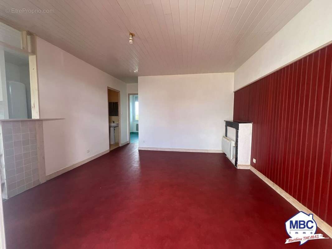 Appartement à MAZIERES-EN-MAUGES