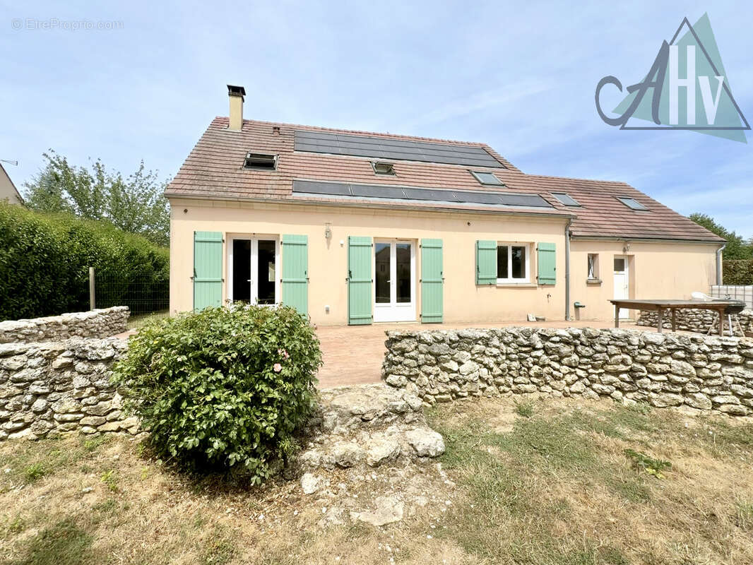 Maison - 7 pièces - avec jardin et garages - Villiers-Saint-Georges - photo 2