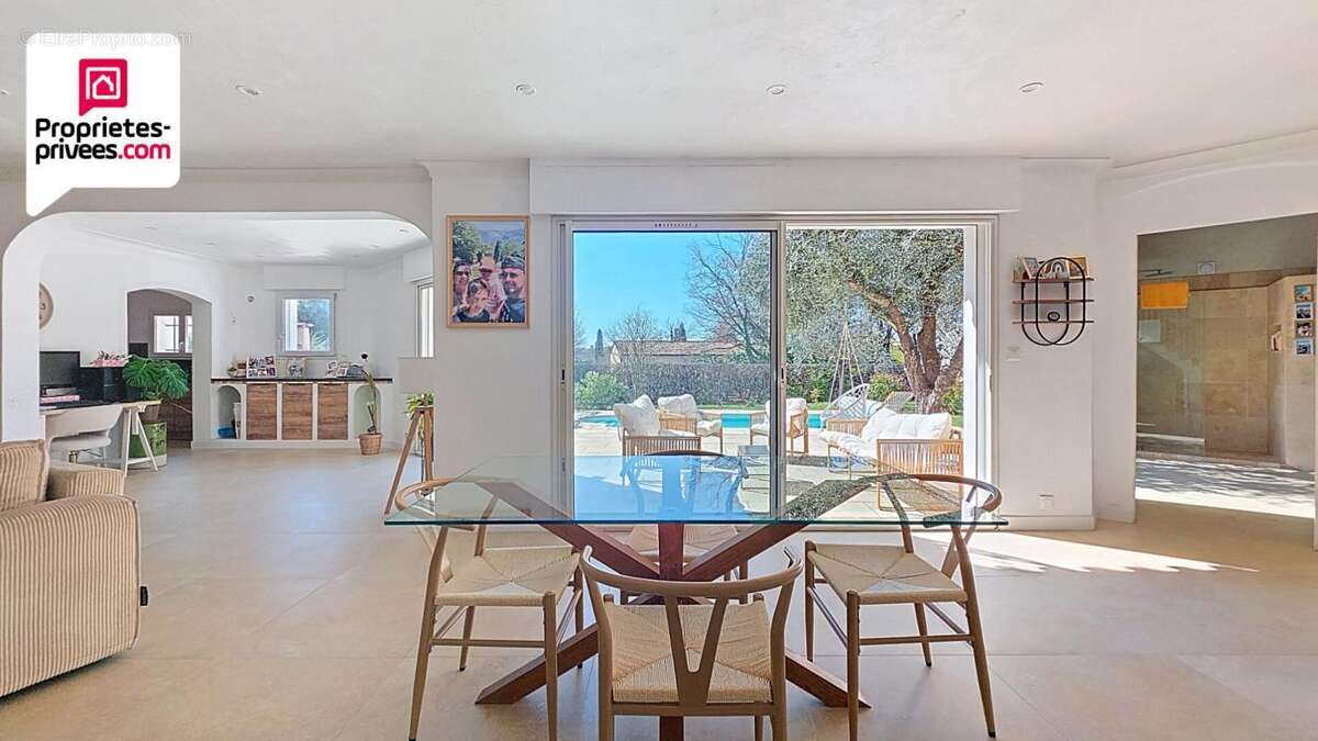 Maison à SAINT-CEZAIRE-SUR-SIAGNE