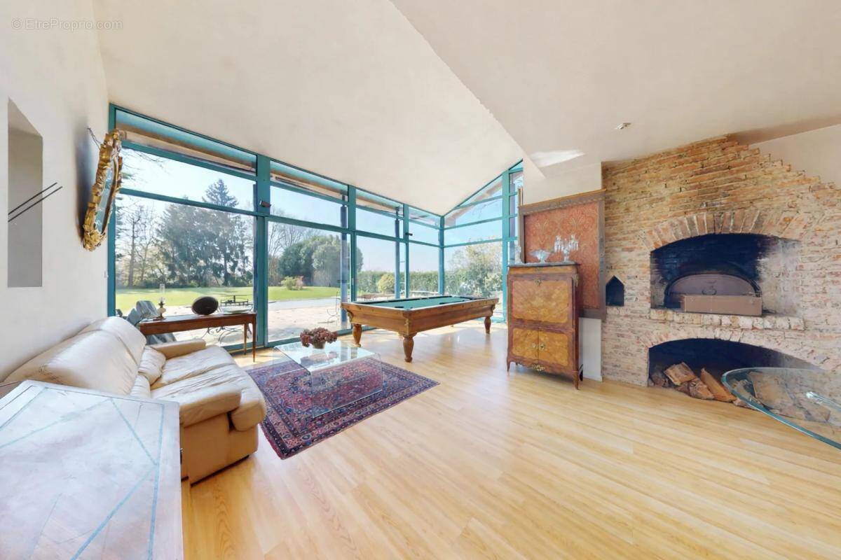 Maison à SAINT-DENIS-LES-BOURG