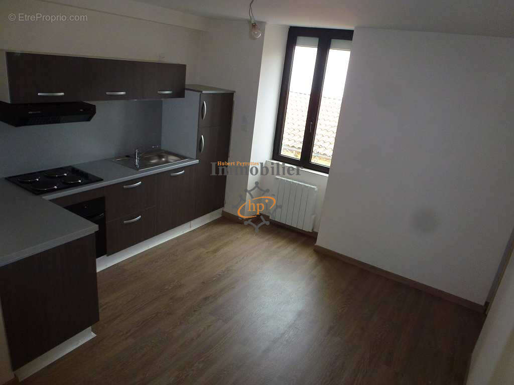 Vente appartement de type 4 avec balcon, centre-ville Saint Affrique - photo 4
