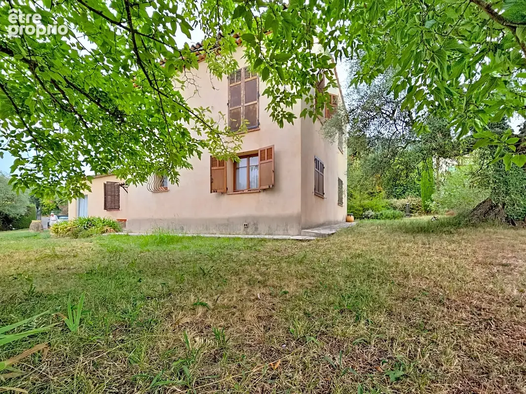 Vence -  villa familiale au fort potentiel   7 chambres, terrain plat de 1 000 m2, exposition plein sud - photo 11