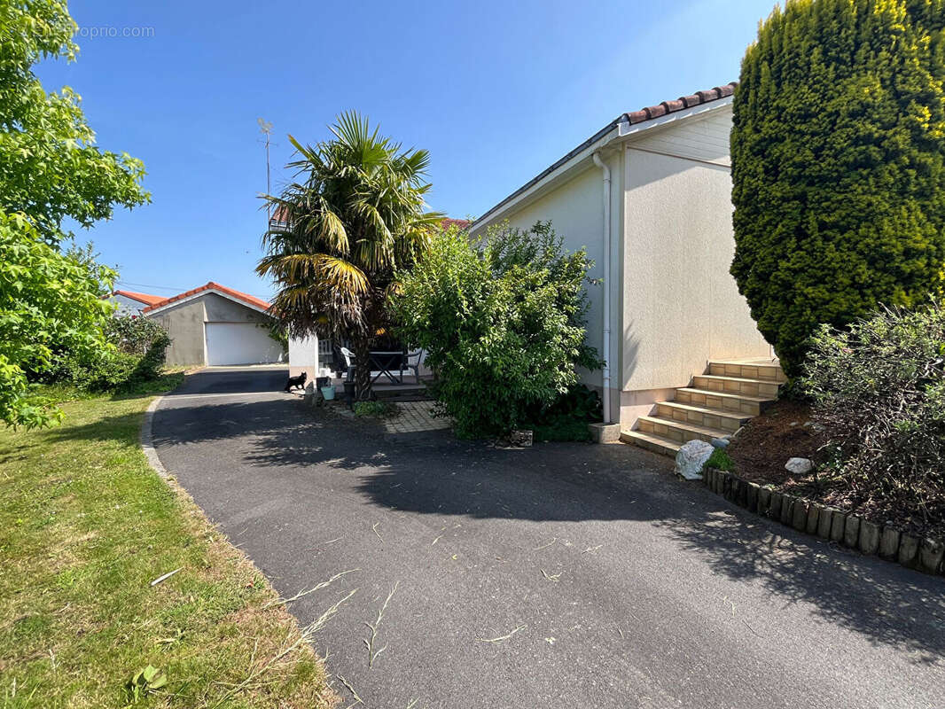 Maison à VILLEDIEU-LA-BLOUERE