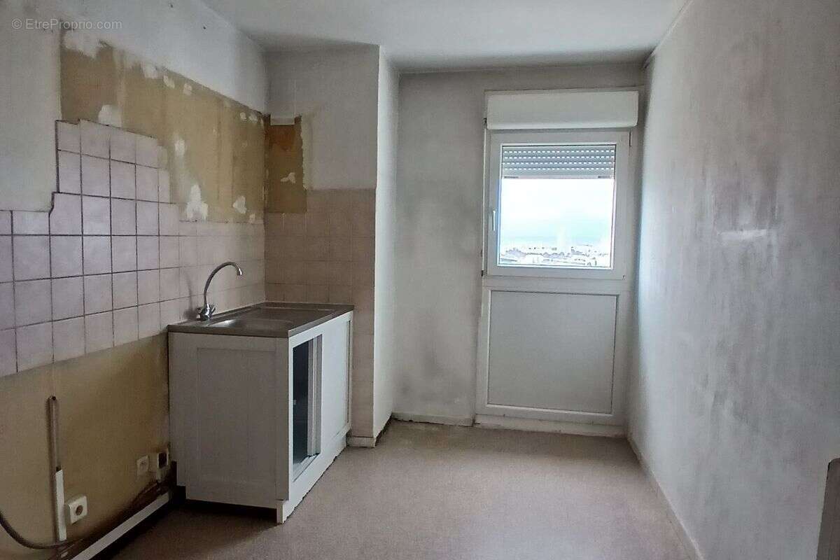 E00110073l-t2-fauviere-106200 €-62 rue pirerre doize-13010 marseille- - photo 6