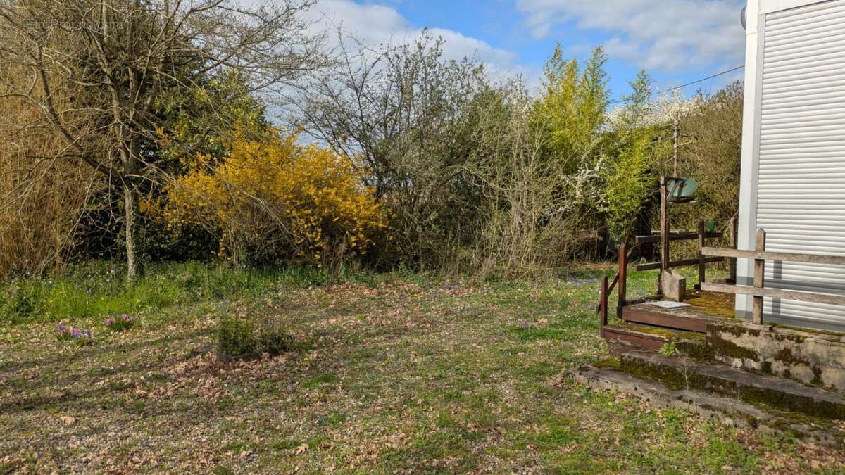 Charmante maison à rénover sur une parcelle de 1800 m² - photo 4