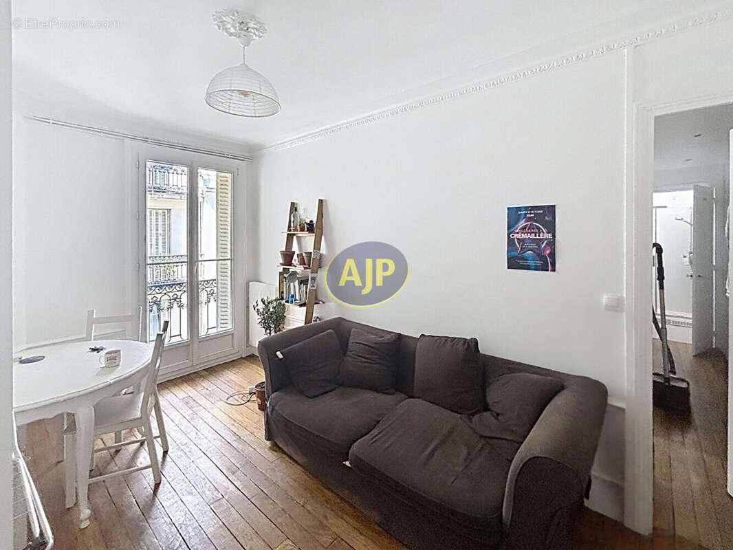 PARIS 75015 : Appartement trois pièces - photo 2