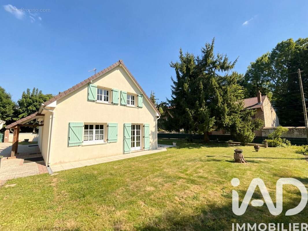 Maison 158 m² à Saint-Arnoult-En-Yvelines  - photo 2