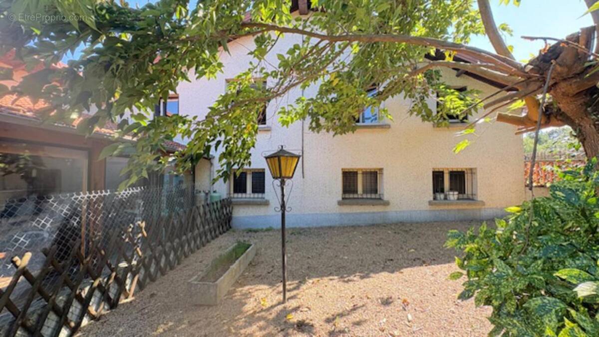 Maison à LABESSIERE-CANDEIL