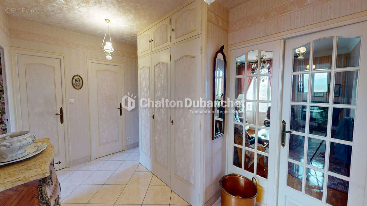 Appartement à LE COTEAU