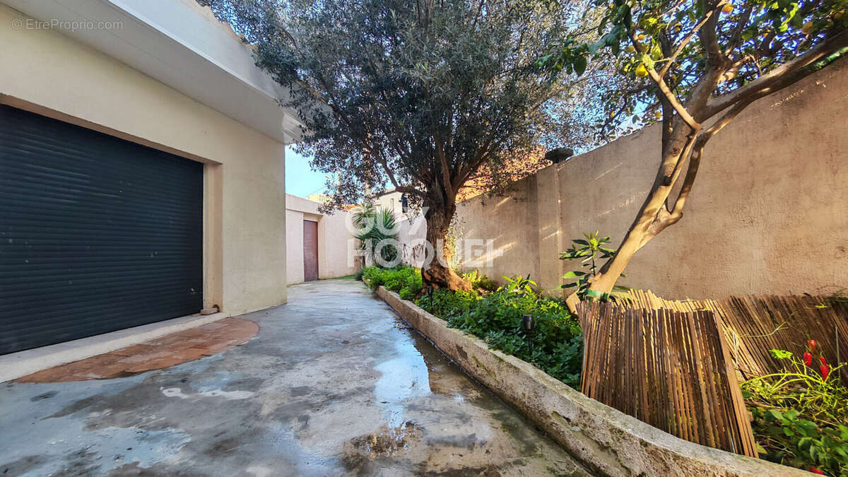 PERPIGNAN quartier des platanes, à vendre maison de ville, 4 pièces avec jardin et garage à motos - photo 5
