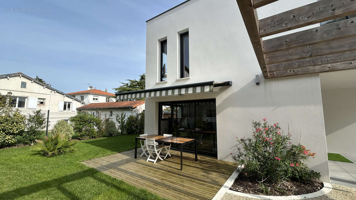 Maison à VAUX-SUR-MER