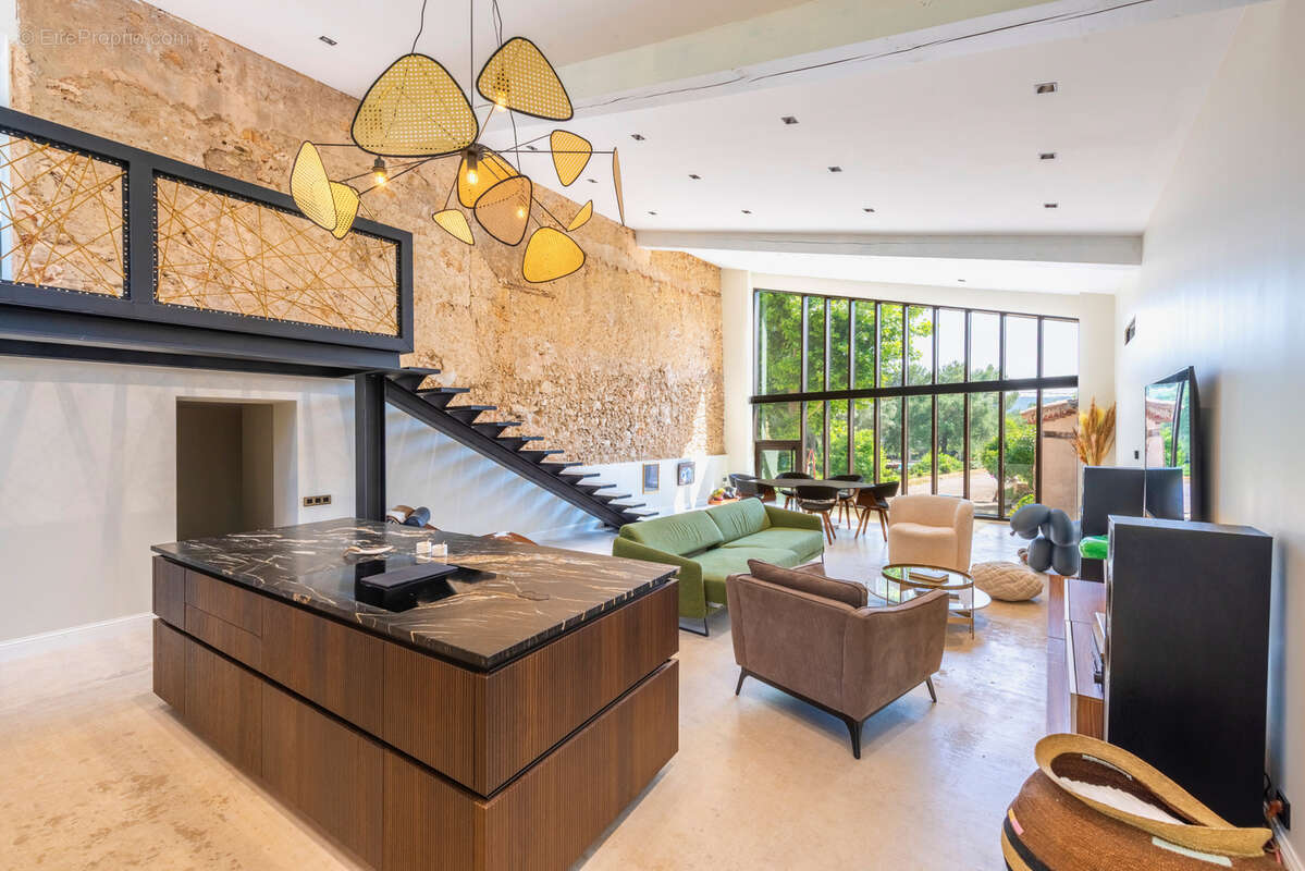 Maison à BAGNOLS-EN-FORET