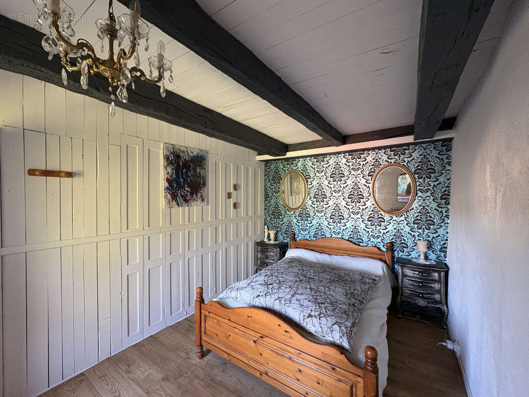 Ségur en Aveyron, Jolie maison au centre du village avec atelier/garage. - photo 8
