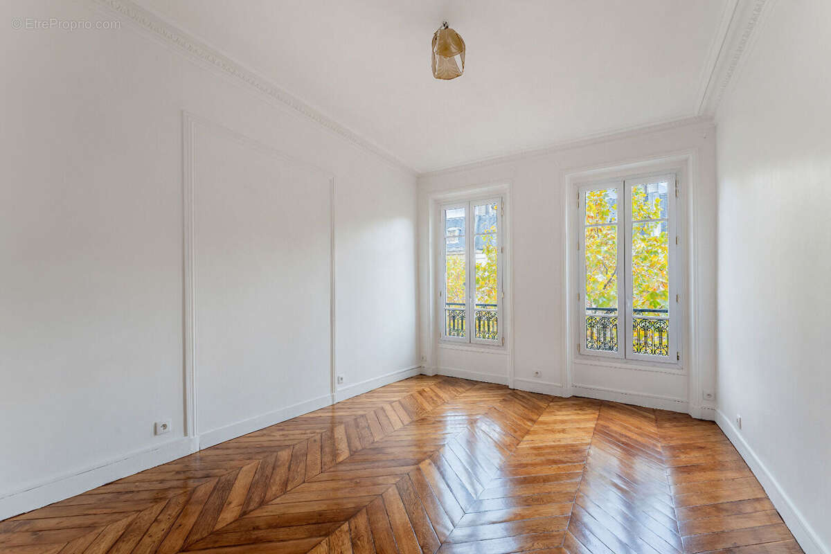 Appartement à PARIS-10E