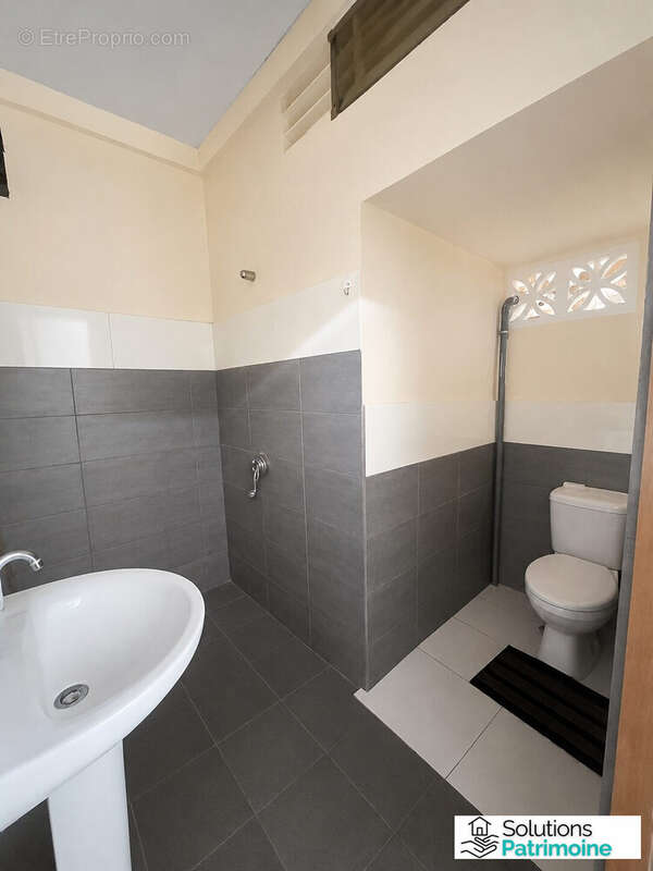 Photos indicatives traîtées par l'IA - Appartement à CAYENNE