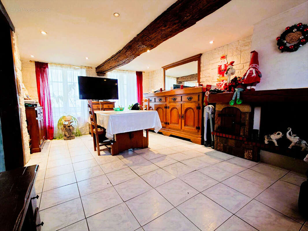 Maison à CHAUCONIN-NEUFMONTIERS