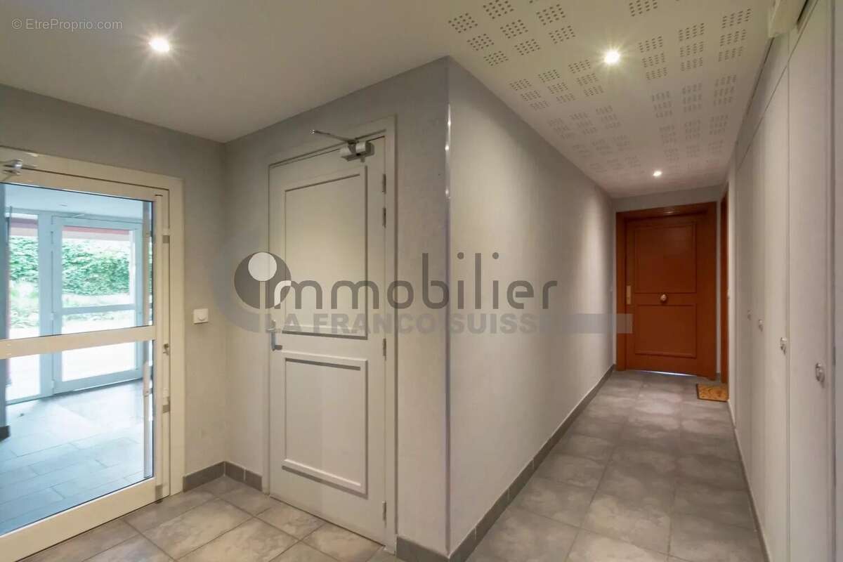 Appartement à SAINT-LAURENT-DU-VAR