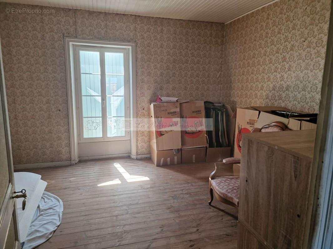 Maison Sigogne à rénover 200 m2 - photo 2