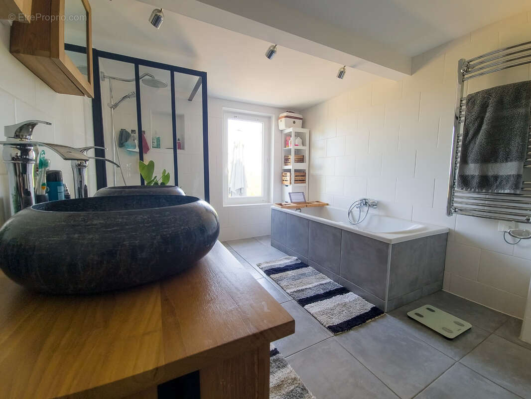 Maison à SAINTE-MAURE-DE-PEYRIAC