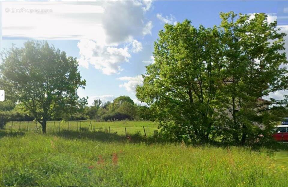 Terrain à LABASTIDE-SAINT-PIERRE