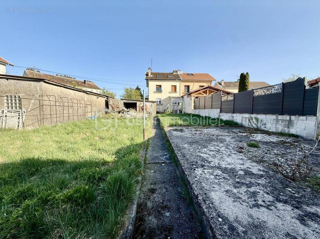 Maison à HAUCOURT-MOULAINE