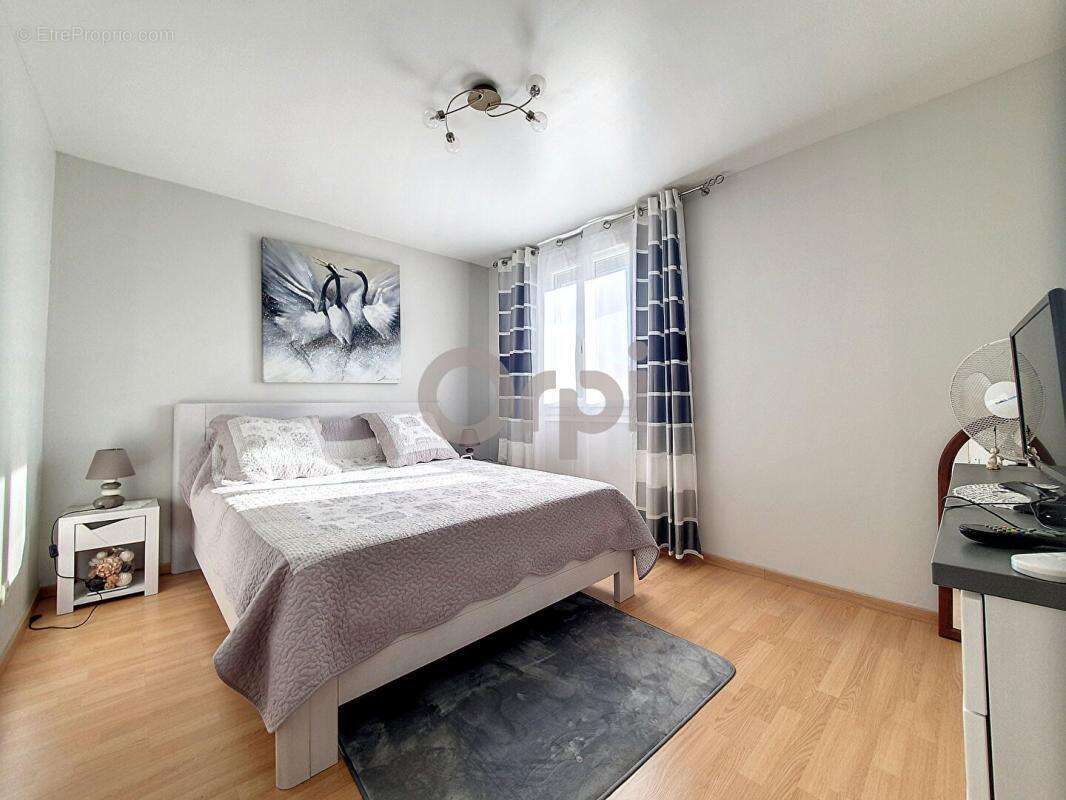 Proche centre ville, maison de plain pied, 6 pièces 116 m2, garage à FLAYOSC - photo 6