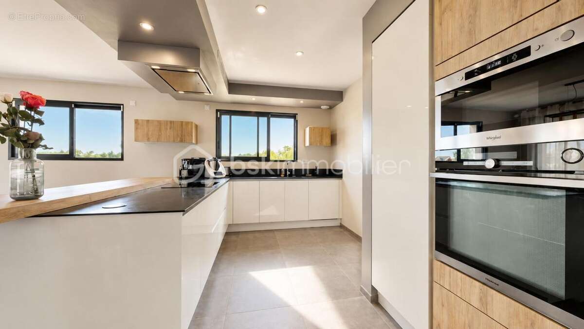 Maison contemporaine de plain-pied – 128 m² – 4 chambres – Double garage - photo 4