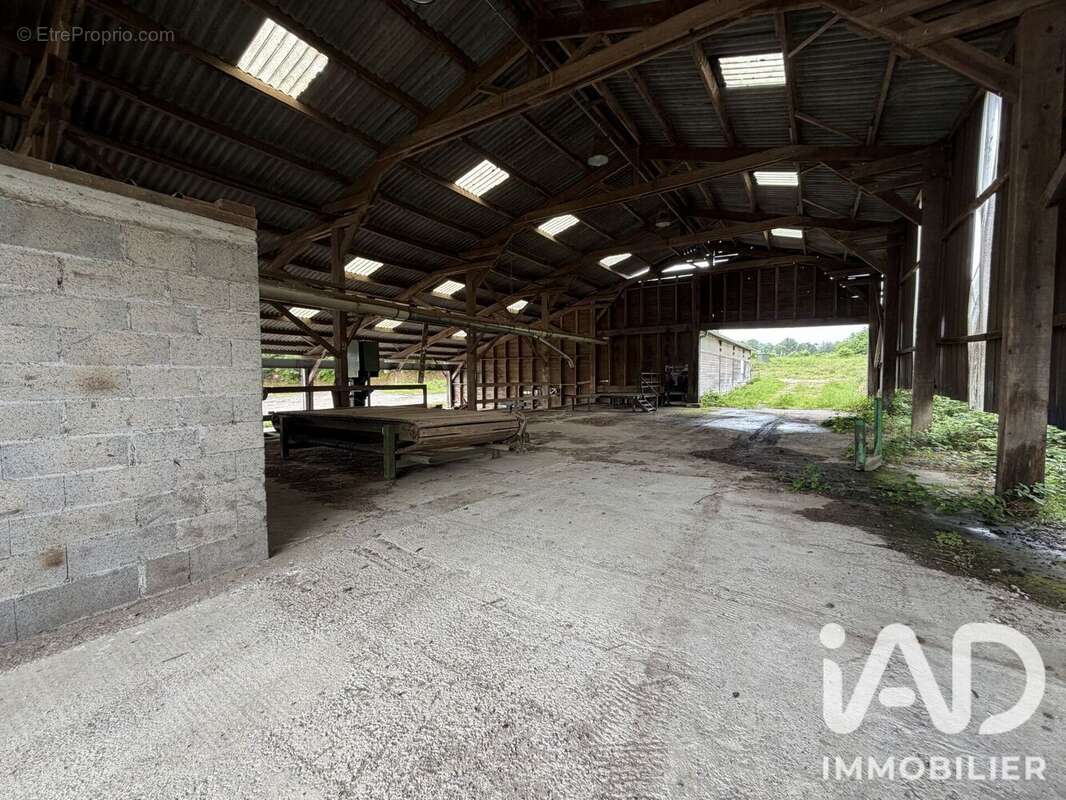 Commerce 700 m² à Sarran  - photo 2