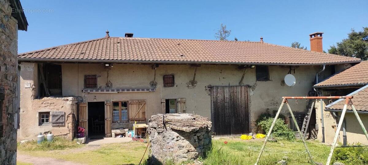 Maison à SAINT-LEGER-SOUS-LA-BUSSIERE