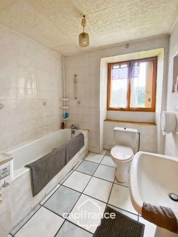 Maison à DOMMARTIN-LES-CUISEAUX