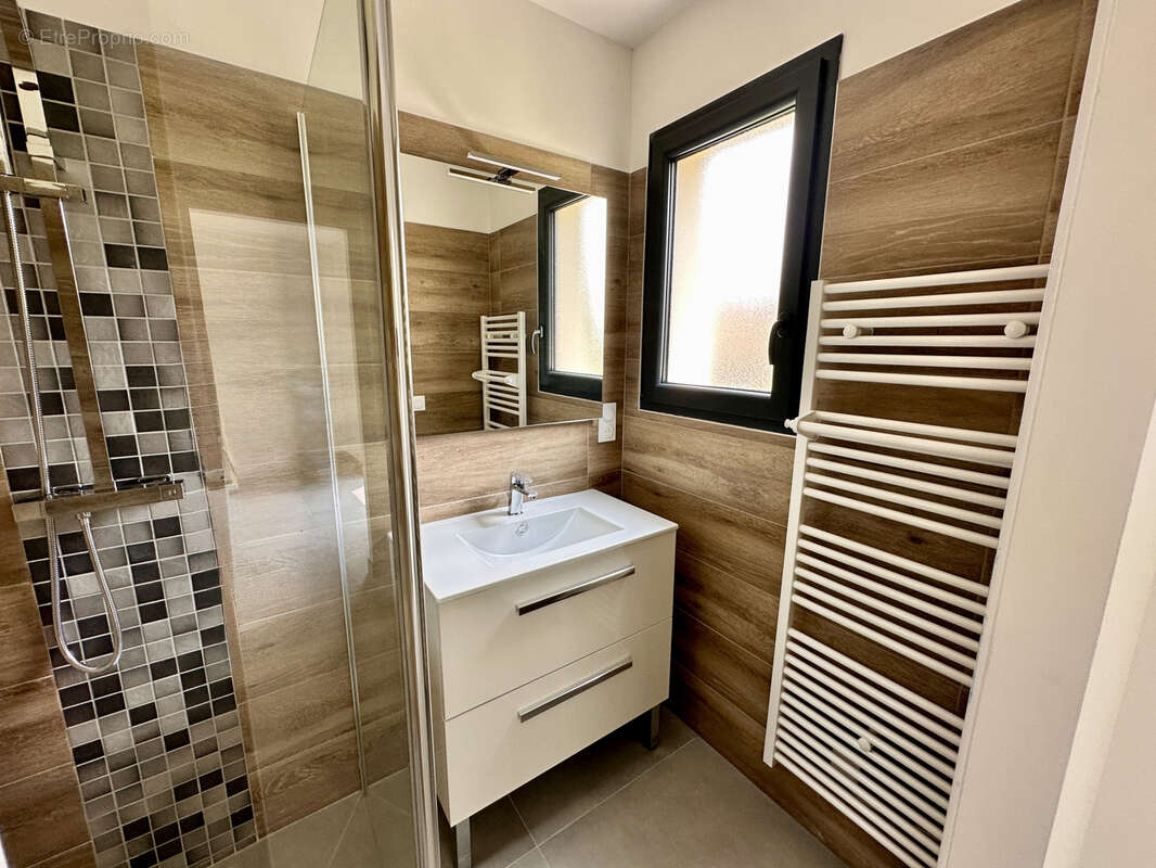 Maison à COURS-DE-PILE