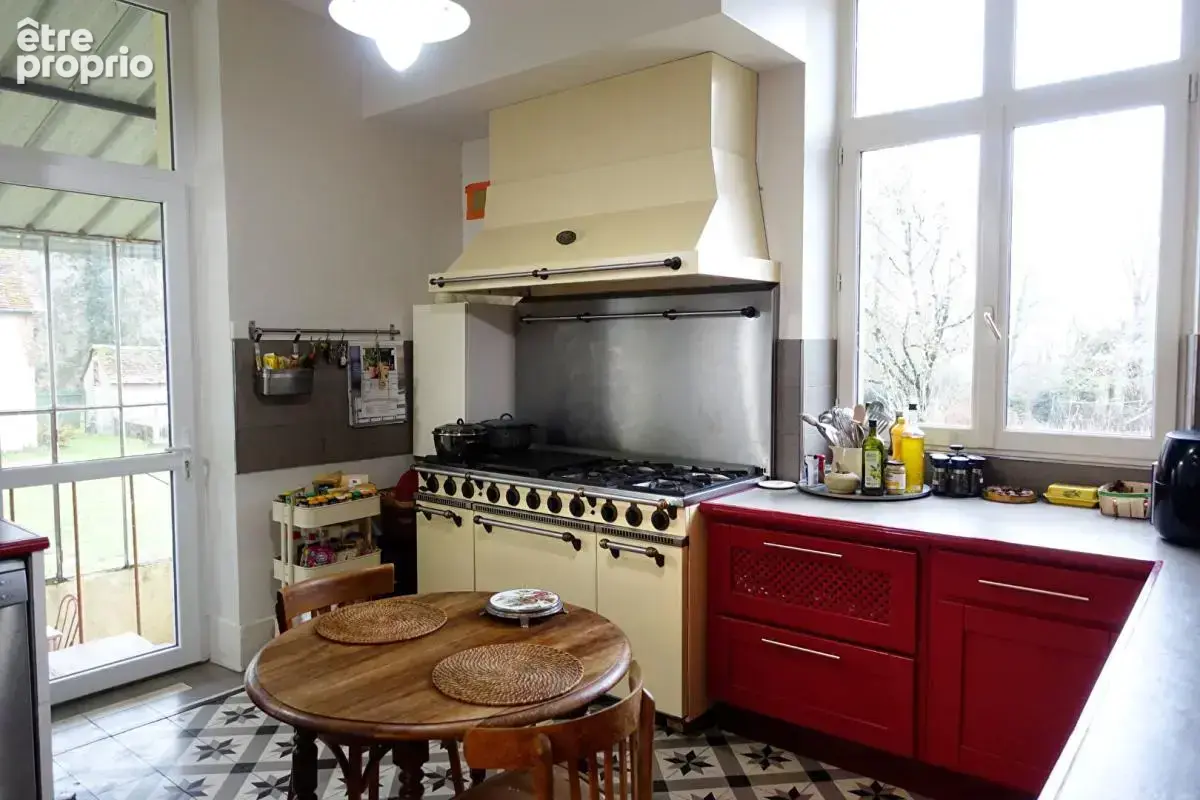 Maison Bengy Sur Craon 7 pièce(s) 210 m2 avec dépendances entièrement rénovée - photo 7