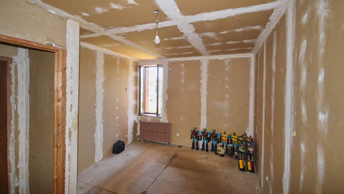 À VENDRE  Maison à rénover  Proche de toutes les commodités - photo 6