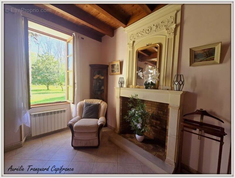 Maison BOURGEOISE à vendre 6 pièces + DEPENDANCES,  à FONTENET (17400) composée de 4 chambres, bordée d'un petit ruisseau et 630 - photo 8
