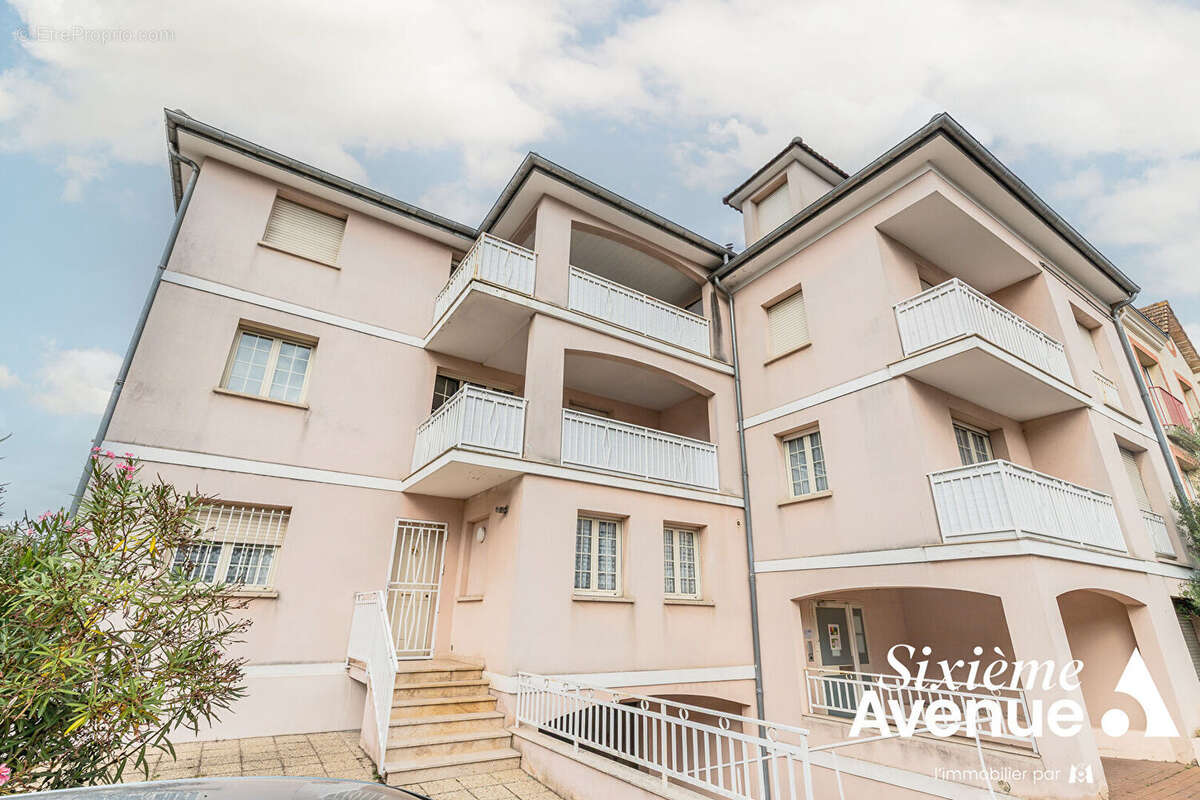 Appartement à PARAY-VIEILLE-POSTE