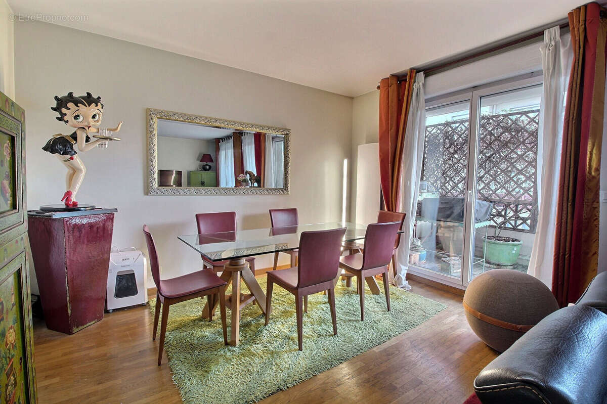 Appartement à LA GARENNE-COLOMBES