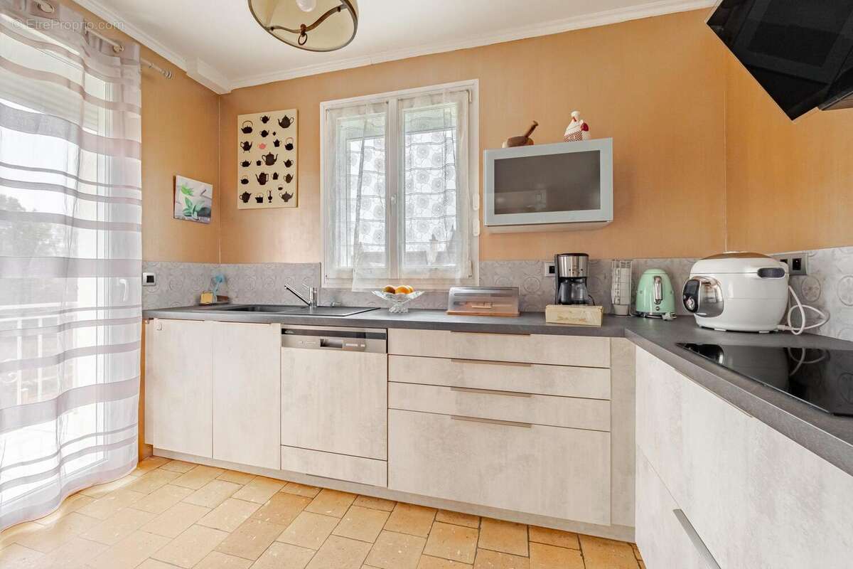 Photo 6 - Maison à SAINT-GENOUPH