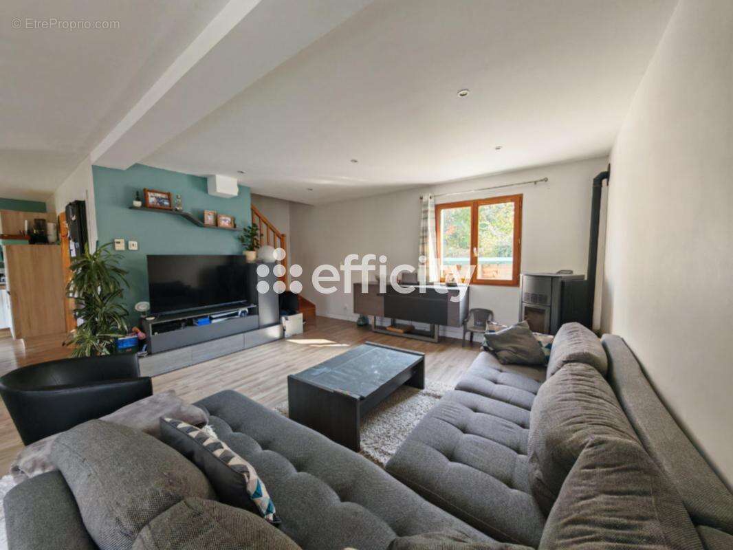 Maison à SAINT-GEOIRE-EN-VALDAINE