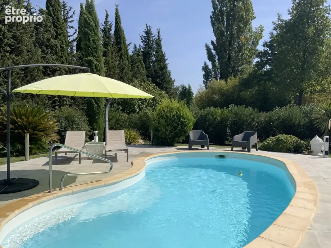 Villa avec piscine aux portes d'un village avec commerces, à 3 km d'Uzès. - photo 4