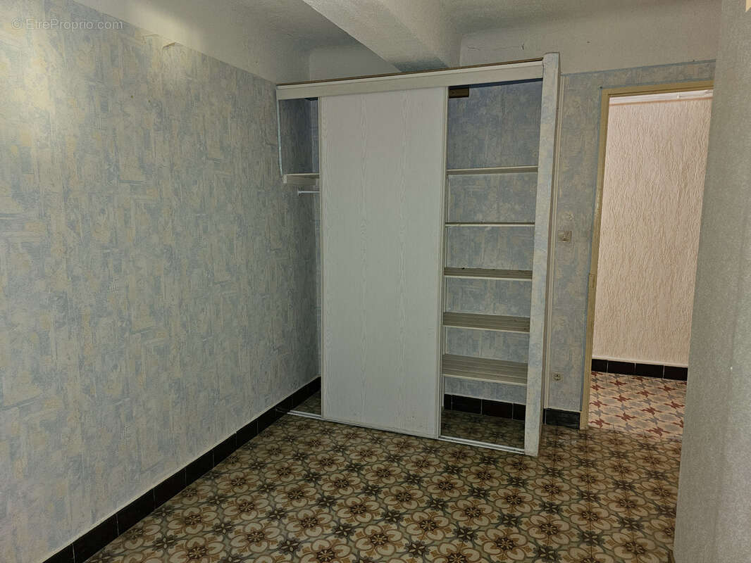 Appartement à LA ROQUE-D'ANTHERON
