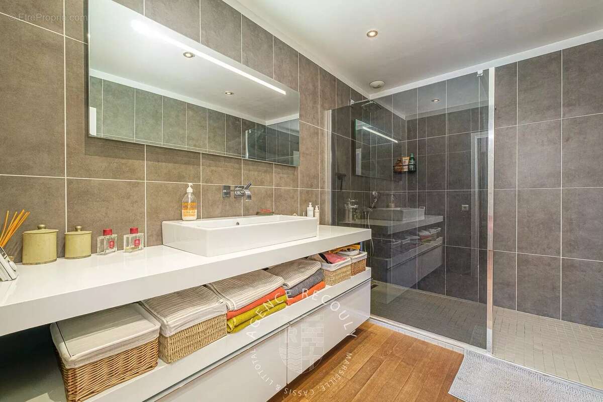 Appartement à MARSEILLE-7E