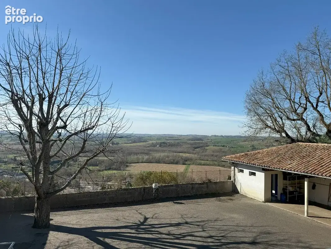 Immeuble lumineux d'exception à Lectoure avec une vue sur les Pyrénées - photo 17