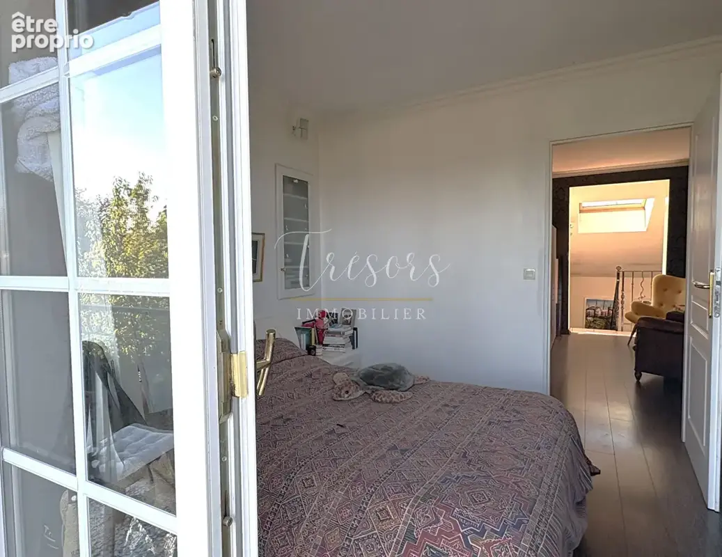 POISY, au calme, sans vis à vis, maison de 179m2 avec piscine. - photo 5
