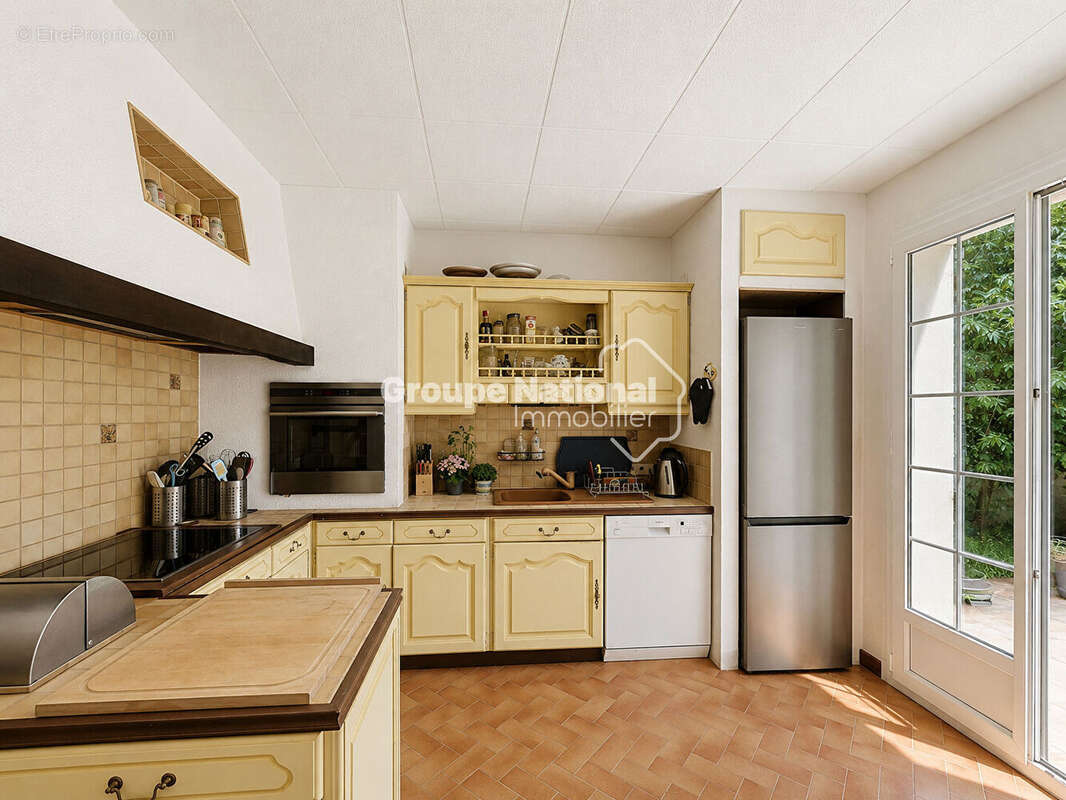 Maison familiale 5 chambres avec piscine à Pernes-les-Fontaines sur une parcelle de 800m2 - photo 6