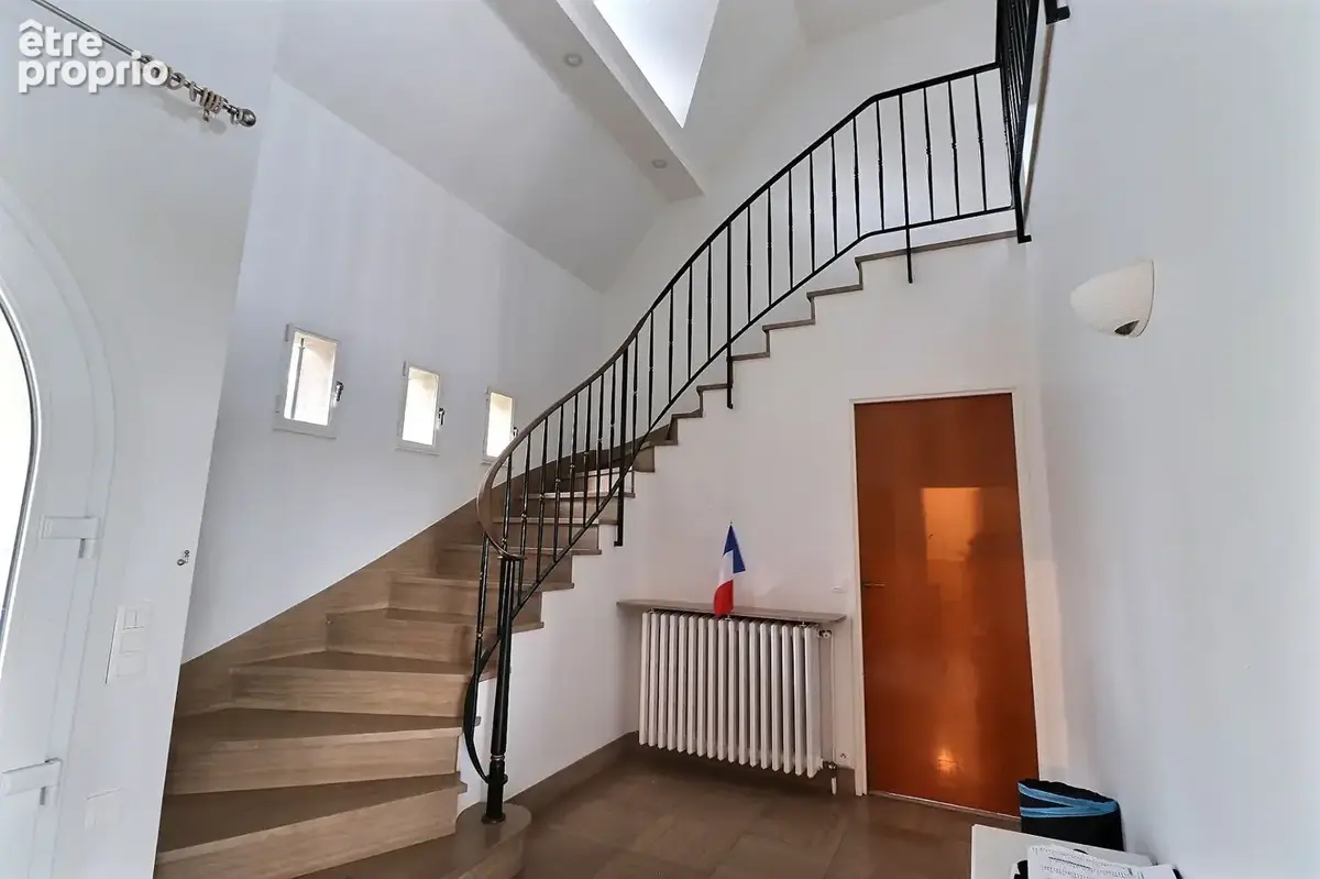 MAREIL MARLY - MAISON 352m² - vendue occupée avec bail en cours. - photo 6