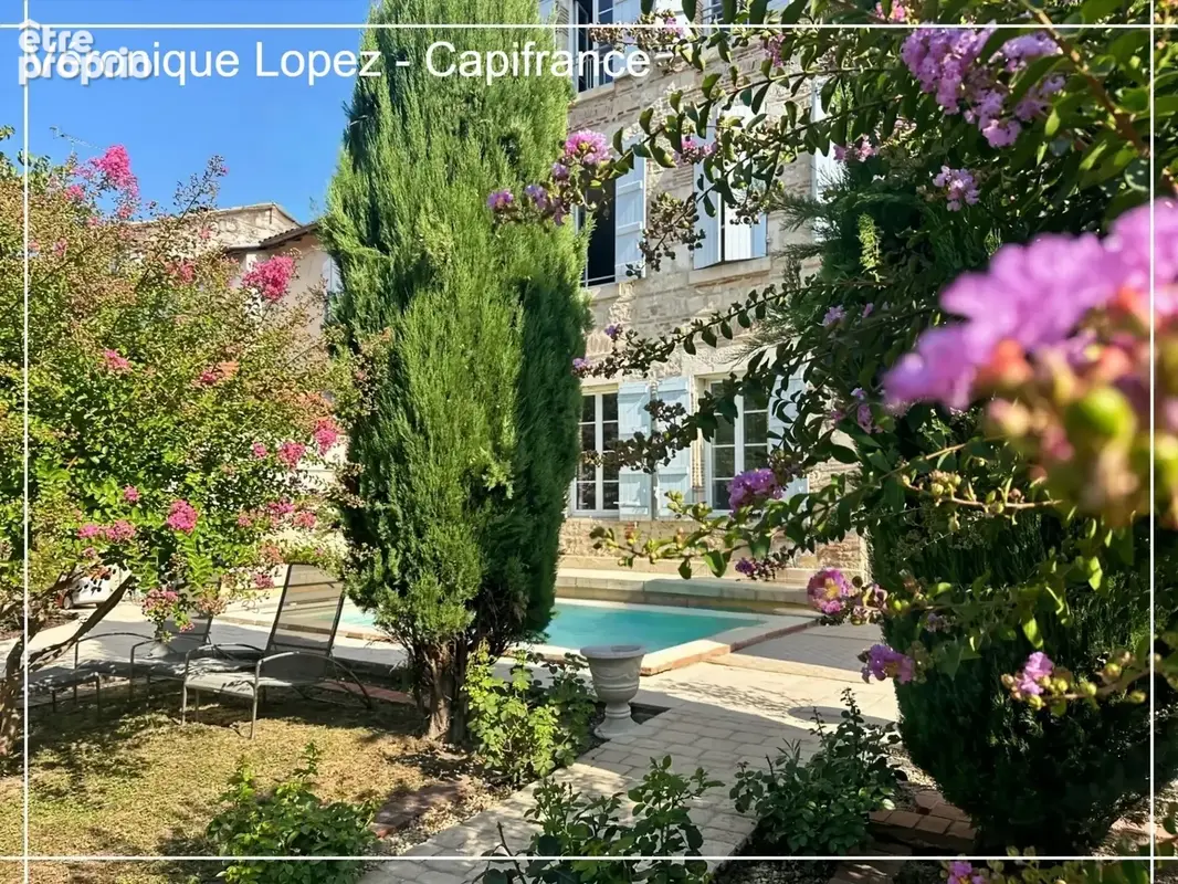 Agen quartier Préfecture, élégante demeure du XIXe siècle de 292 m² avec ascenseur, jardin, garage et piscine - photo 4