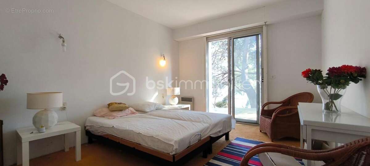 Magnifique maison sur une grande parcelle avec une dépendance et un garage , au bord  de la plage de l'étang de Berre , sur Sain - photo 12