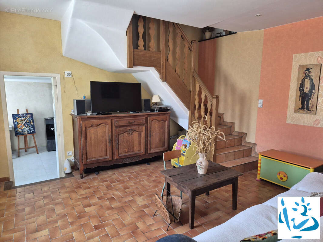 Maison à LA CHAPELLE-MONTLIGEON