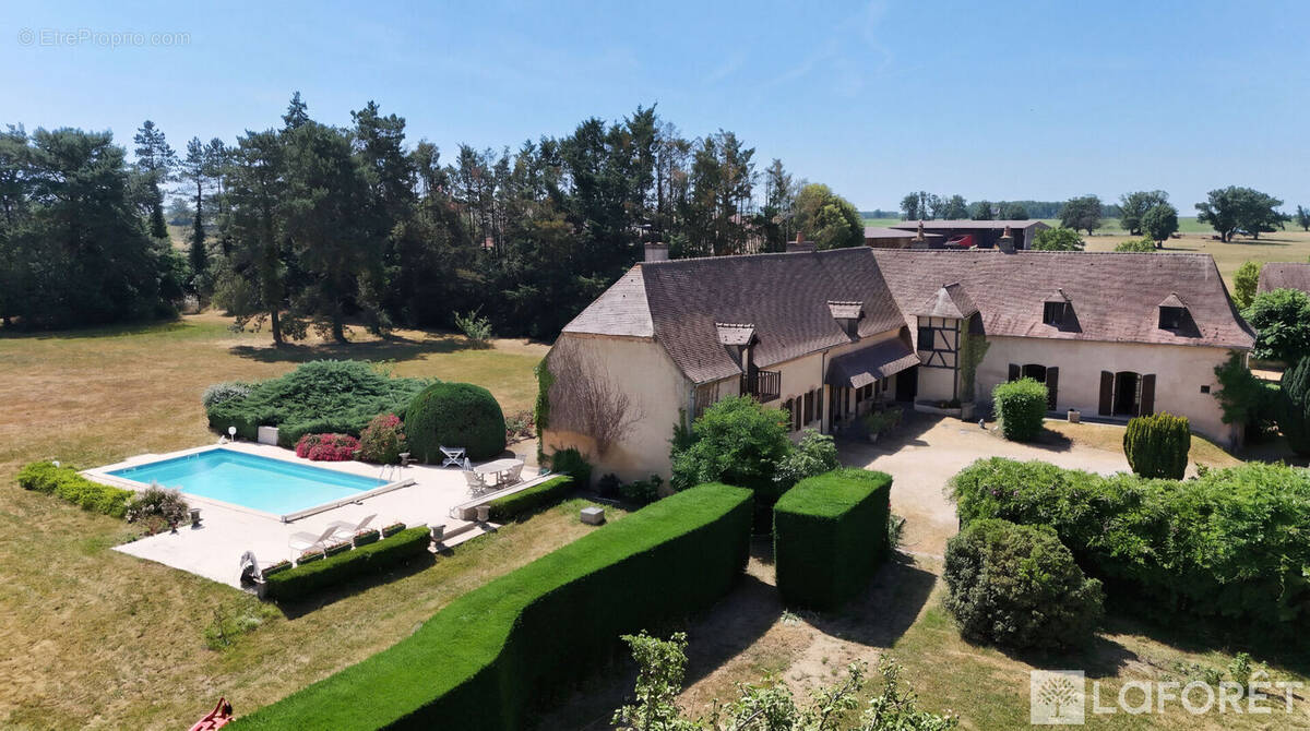 Maison à GENNETINES