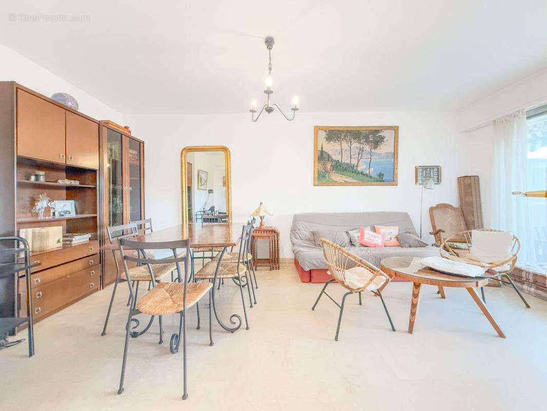 Appartement à SAINT-LAURENT-DU-VAR